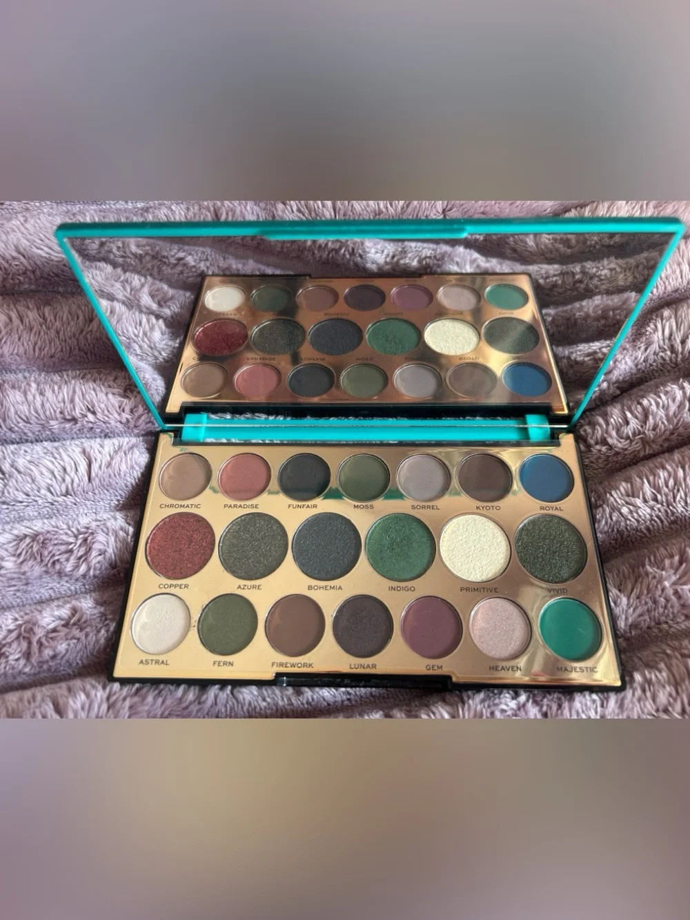 NWOT Makeup Revolution Precious Stone Emerald Eyeshadow Palette